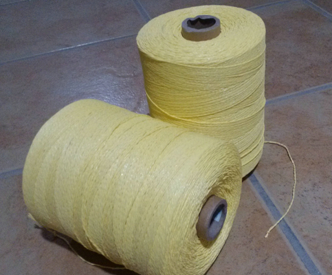 Dostosowany żółty 5mm 2-warstwowy sznurek do belowania PP do pakowania sznurka do belowania w gospodarstwie floty